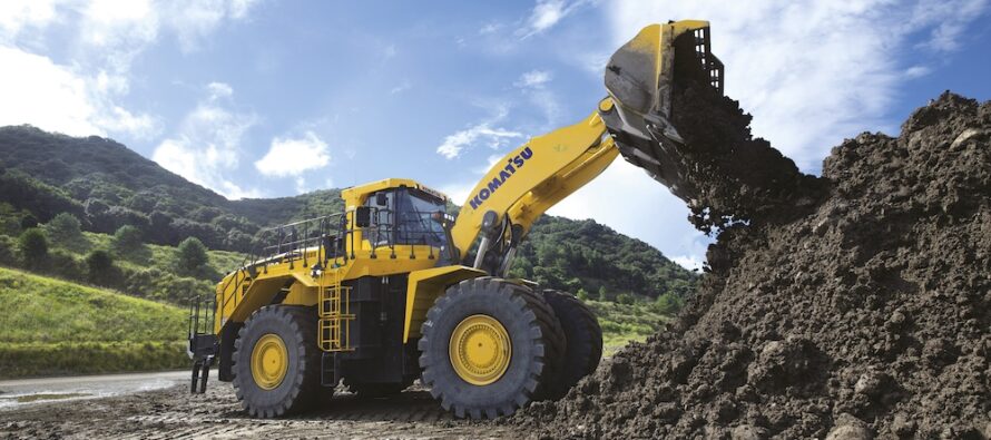 Komatsu introduce noul încărcător frontal mare WA700-8