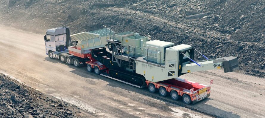 Noutate MAX Trailer: semiremorca cu platformă joasă MAX710 pentru sarcini utile mari
