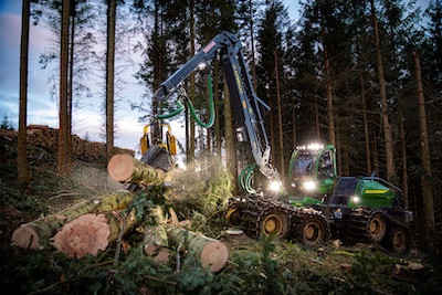 John Deere prezintă o nouă combinație de harvester și cap de recoltare, la Forexpo 2025