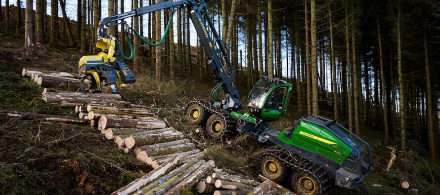 John Deere prezintă o nouă combinație de harvester și cap de recoltare, la Forexpo 2025