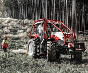 Tractoare forestiere STEYR cu remorci STEPA