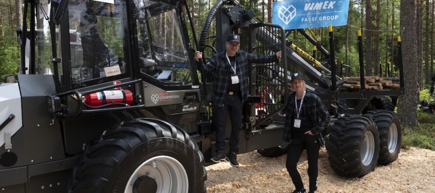 Vimek complements popular machine concept with 6-wheel versions