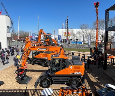 Develon aduce îmbunătățiri de performanță noii game de excavatoare pe roți