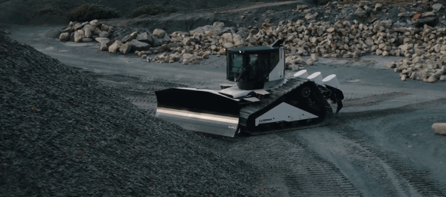 Startup-ul american Lumina a lansat prototipul de buldozer electric ML6 Moonlander