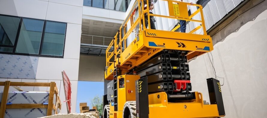 Haulotte expands its electric rough terrain scissor lift in the PULSEO range