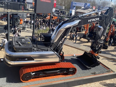 Hitachi Construction Machinery își schimbă numele în LANDCROS