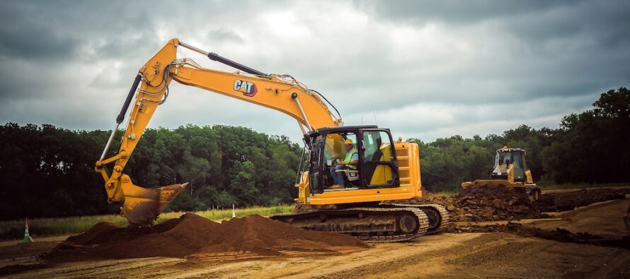 O nouă configurație de tren de rulare heavy-duty pentru excavatorul Cat 325