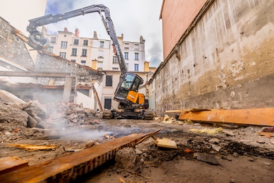 Divizia CASE Special Applications pune la treabă primul excavator ultra-compact pentru demolări la înălțime