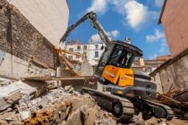 Divizia CASE Special Applications pune la treabă primul excavator ultra-compact pentru demolări la înălțime