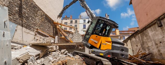 Divizia CASE Special Applications pune la treabă primul excavator ultra-compact pentru demolări la înălțime