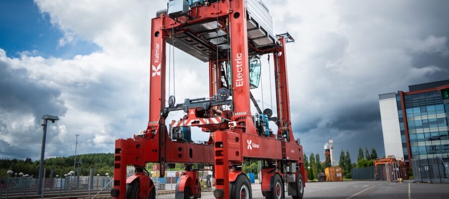 Kalmar introduces next-generation lithium-ion battery technology for its electric straddle carrier