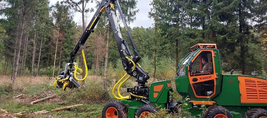 Kesla Oyj își extinde oferta de macarale pentru harvestere mici