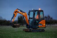 Develon lansează noul miniexcavator electric DX23E-7