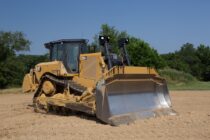 Noul Cat D8 XE extinde gama Caterpillar de buldozere cu transmisie electrică