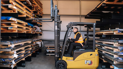 Cat Lift Trucks extinde gama entry-level EQ