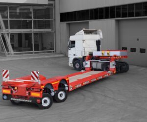 Kässbohrer lansează o semiremorcă cu platformă joasă și axe pendulare dezvoltată intern pentru transport heavy-duty