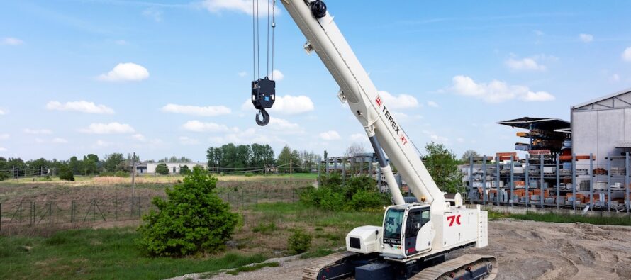 Raimondi introduce prima sa linie de macarale telescopice proiectate de Terex Rough Terrain Cranes