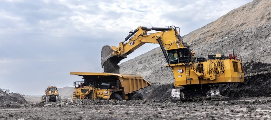 Noul excavator hidraulic Cat 6040 îmbunătățește productivitatea și eficiența în operațiunile miniere