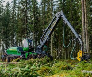 Utilajele forestiere John Deere seria H cresc productivitatea și eficiența operațională