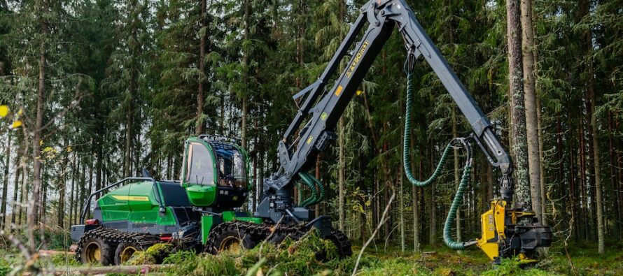 Utilajele forestiere John Deere seria H cresc productivitatea și eficiența operațională