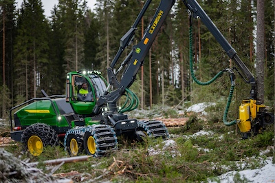 Utilajele forestiere John Deere seria H cresc productivitatea și eficiența operațională