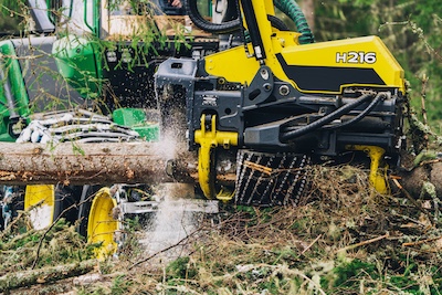 Utilajele forestiere John Deere seria H cresc productivitatea și eficiența operațională
