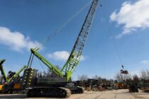 Zoomlion’s ZCC2200AE5 crawler crane officially enters the EU market