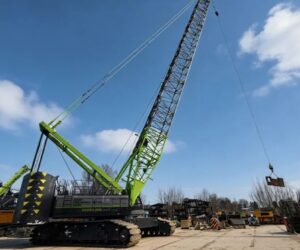 Zoomlion aduce pe piața europeană macaraua pe șenile ZCC2200AE5