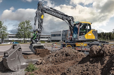 Volvo CE lansează pe piața europeană excavatorul pe roți EWR150 Electric 
