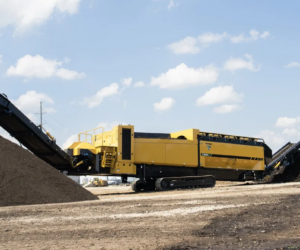 New Vermeer TR6500TX trommel screen with tracks