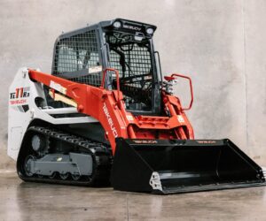 Takeuchi prezintă noul încărcător compact pe șenile TL11R3