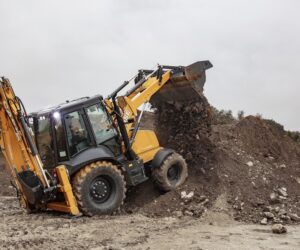 Putere, confort și control pentru emblematicul buldoexcavator CASE 580SV