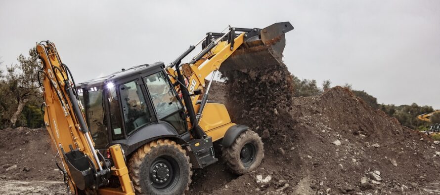 Putere, confort și control pentru emblematicul buldoexcavator CASE 580SV