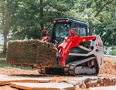 Takeuchi prezintă noul încărcător compact pe șenile TL11R3