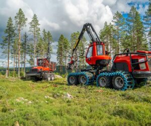 Komatsu introduce noua generație de utilaje forestiere