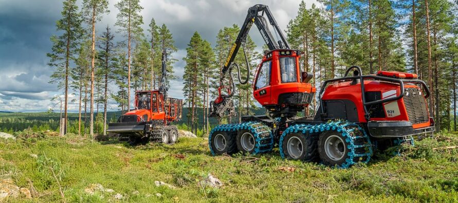 Komatsu introduce noua generație de utilaje forestiere
