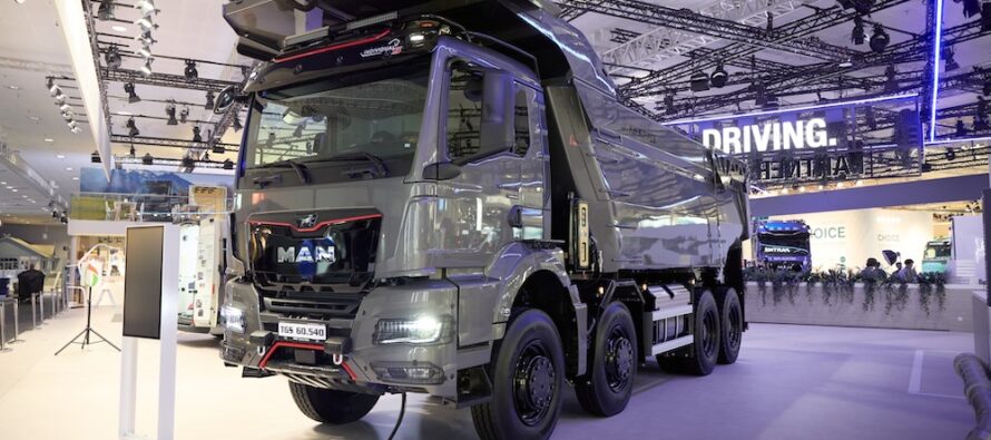 Premiere at the IAA: 60-tonne truck for mining