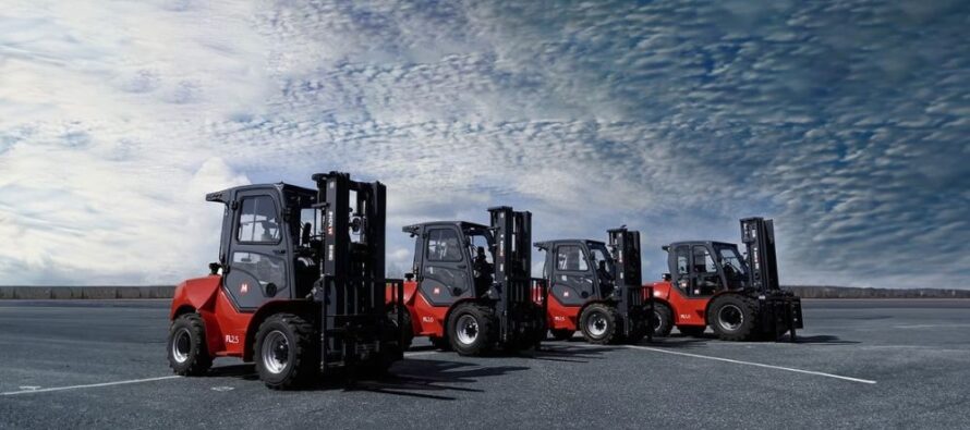 Magni TH off-road forklifts: versatility for logistics and industrial handling