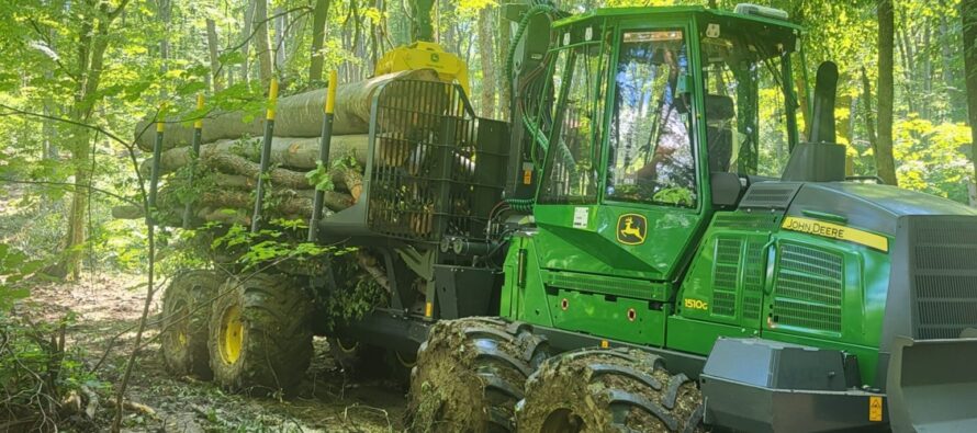 ELMAS a livrat un forwarder John Deere 1510G de ultimă generație către Borsilv