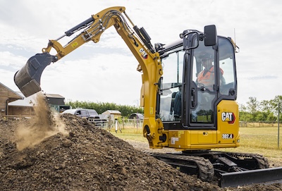 Noile miniexcavatoare Cat 302.4 Compact Radius și 302.6 aduc performanțe îmbunătățite 