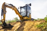 Noile miniexcavatoare Cat 302.4 Compact Radius și 302.6 aduc performanțe îmbunătățite