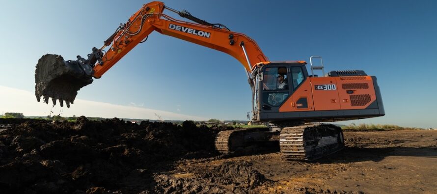 Develon adaugă un al cincilea model în noua gamă de excavatoare Seria 9