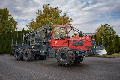 IRUM a lansat la Interforst noul concept de tractor forestier TAF X-Combi, dezvoltat în România