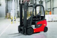 Linde își actualizează gama de stivuitoare electrice pentru zone ATEX